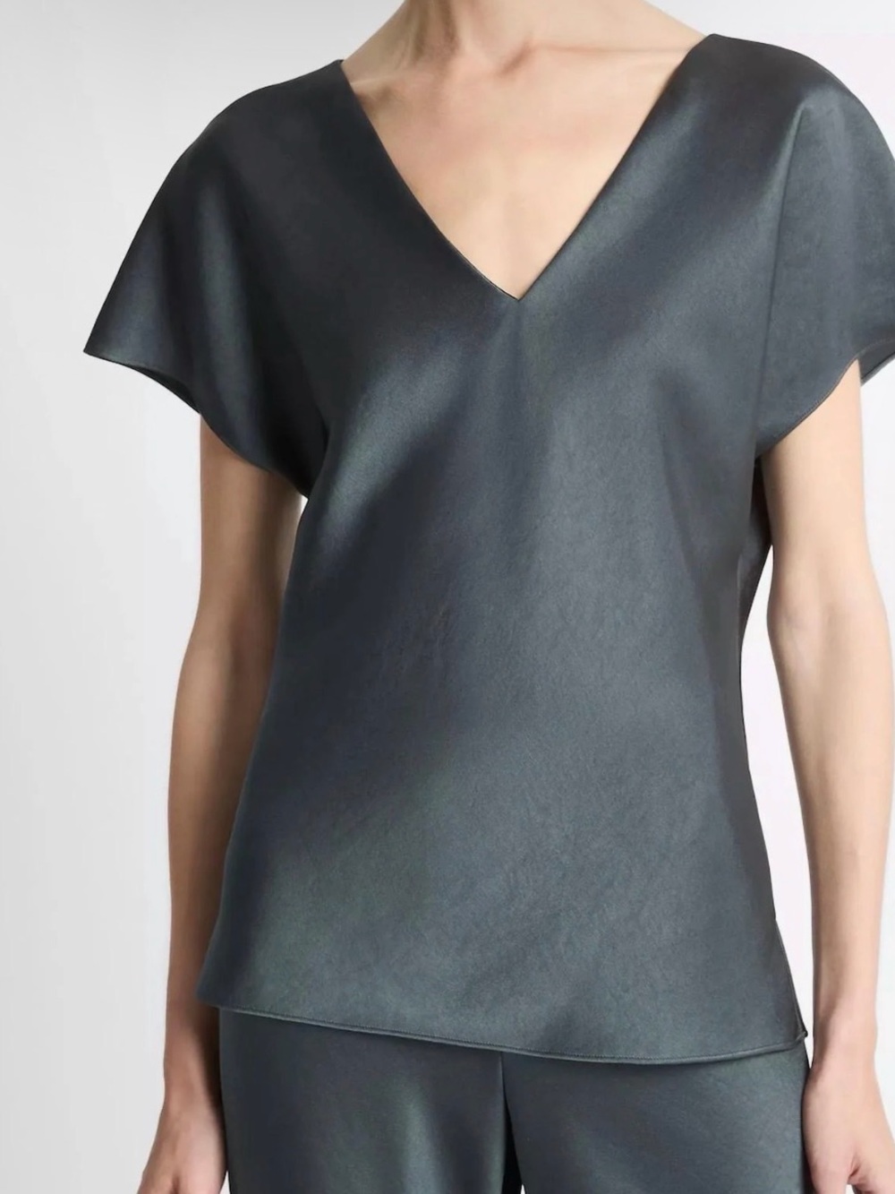 NWOT Vince Satin V-Neck Blouse Black Charcoal XS $368